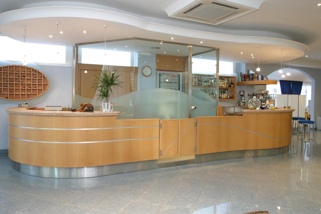 Hotel Monti Римини Экстерьер фото
